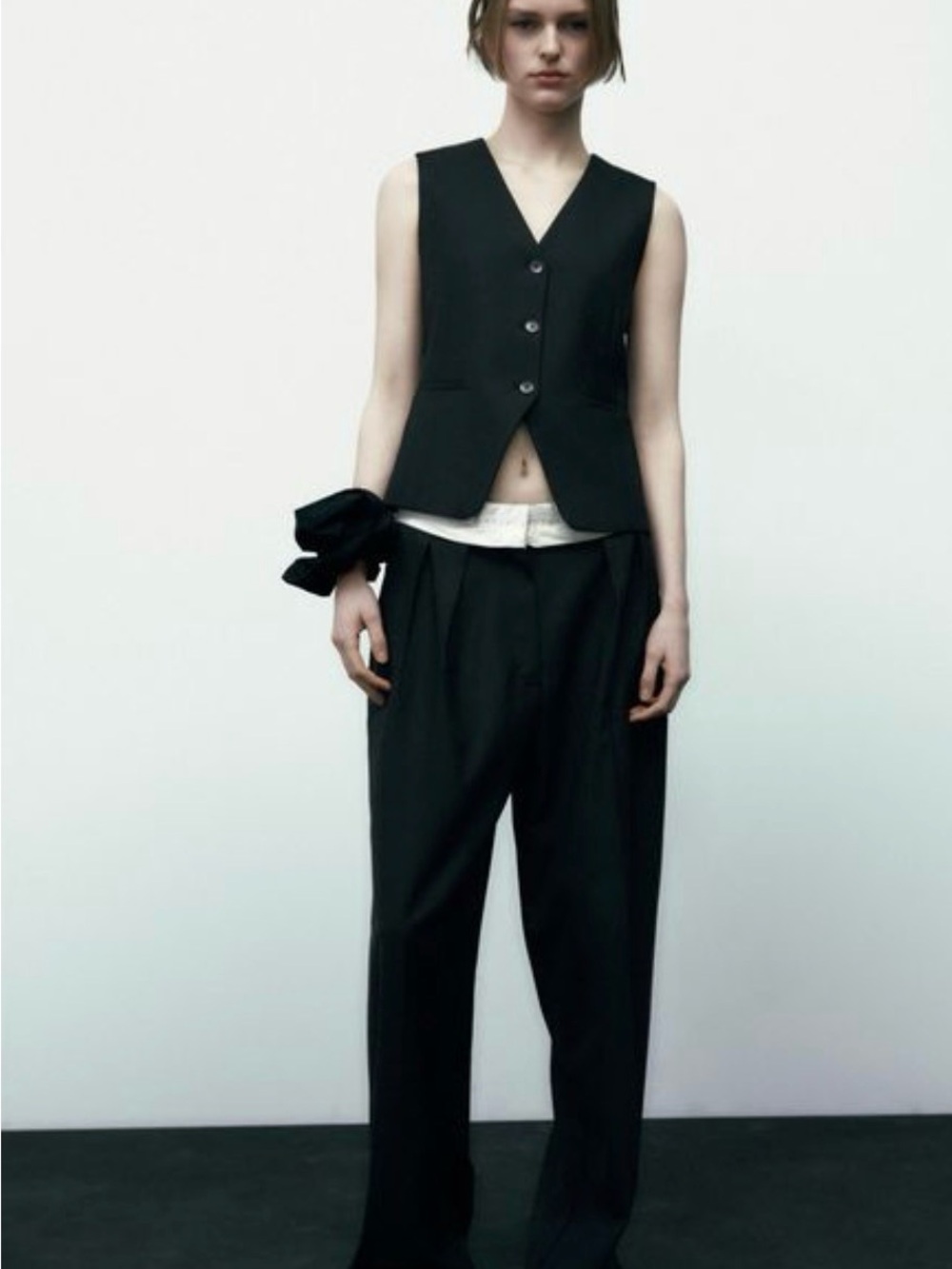 Zara Women’s Black Pleated Wide-Leg Pants with waistband detail